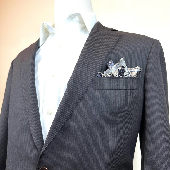 Brooks Brothers Regent Saxxon Dark Brown Pinstripe Suit 42L Pants 35 Read - Picture 1 of 16
